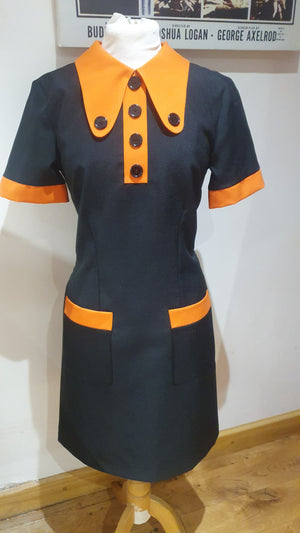 Short sleeve black/orange Beagle collar dress