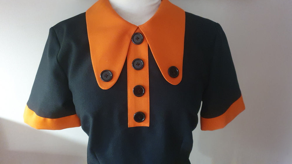 Short sleeve black/orange Beagle collar dress