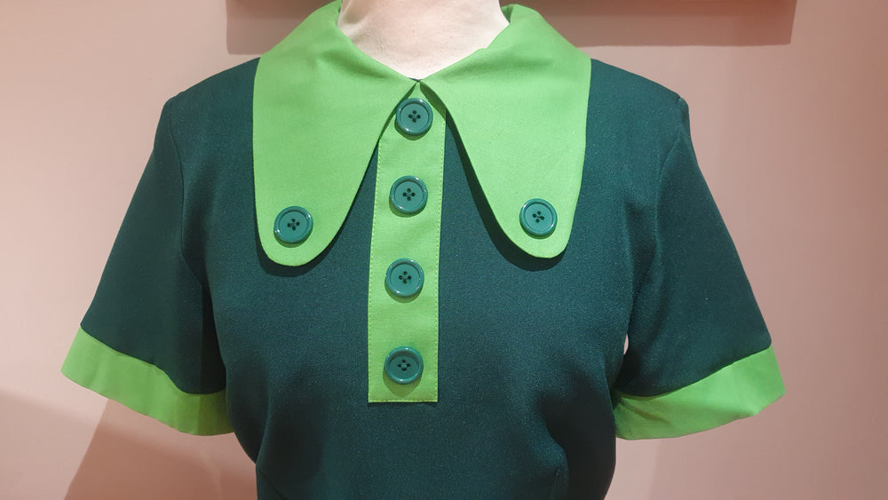 Ladies short sleeve green beagle collar dress