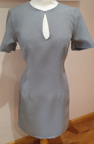 Ladies round neck keyhole blk dogtooth dress