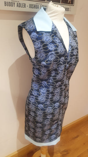 Ladies 'Twiggy' blue brocade sleeveless front zip dress