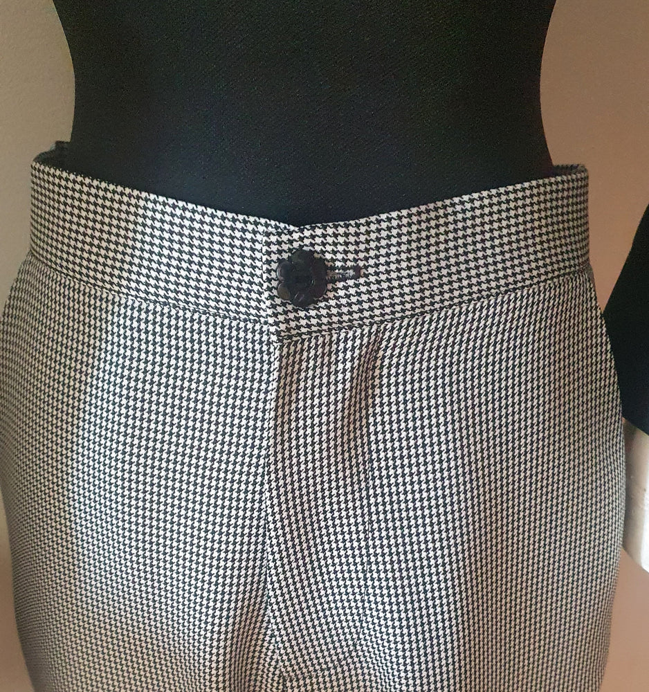 Ladies 7/8th trousers.