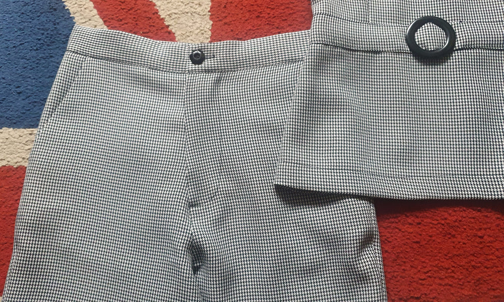 Ladies 7/8th trousers.