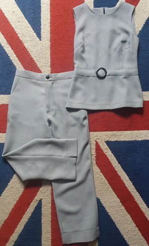 Ladies 7/8th trousers.