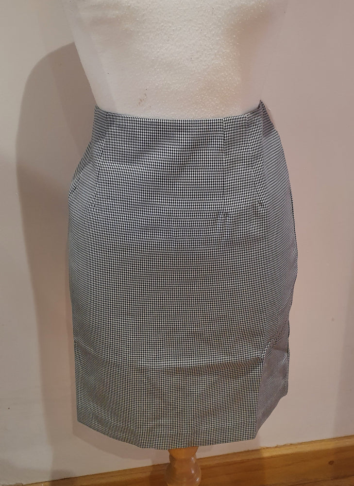 Ladies blk/white dogtooth skirt